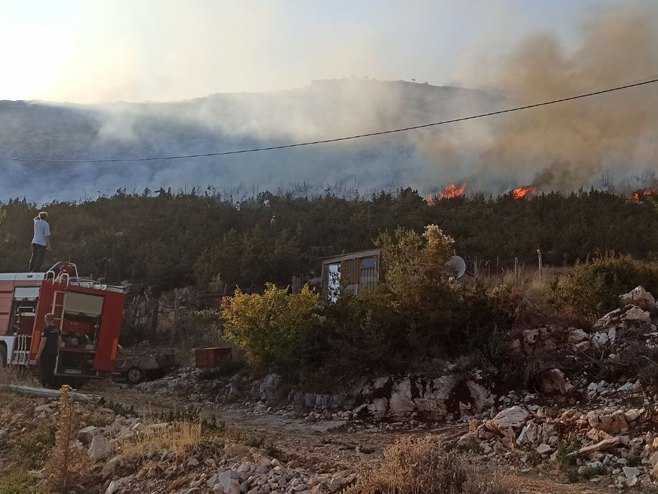 Sinoćni požar (Foto: RTRS)