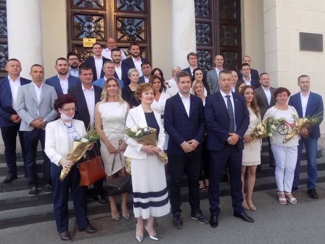 Ненад Нешић са кандидатима ДНС-а за Скупштину града Бањалука Ненад Нешић са кандидатима ДНС-а за Скупштину града Бањалука - Фото: СРНА