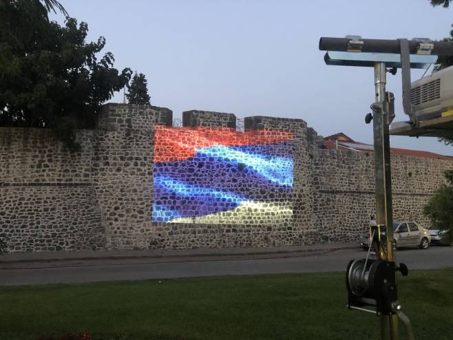 Trebinje - zidine Starog grada u bojama srpske trobojke, Foto: SRNA