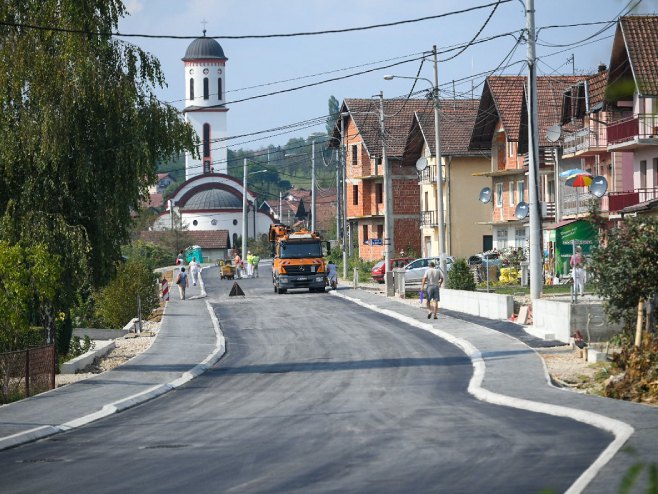 Завршни радови на путу кроз Шарговац (фото:gradbanjaluka) Завршни радови на путу кроз Шарговац (фото:gradbanjaluka) -