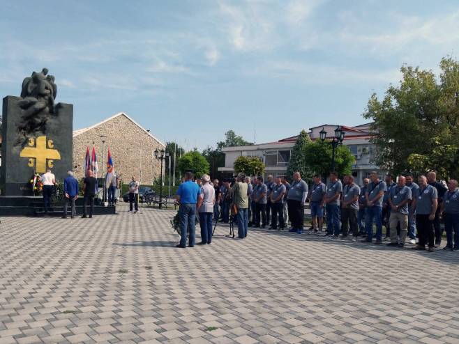 Парастос за пале припаднике 65. Заштитног моторизованог пука Генералштаба ВРС Парастос за пале припаднике 65. Заштитног моторизованог пука Генералштаба ВРС - Фото: СРНА