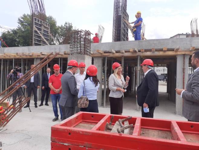 Posjeta gradilištu sportske dvorane u Doboju (Foto: RTRS)