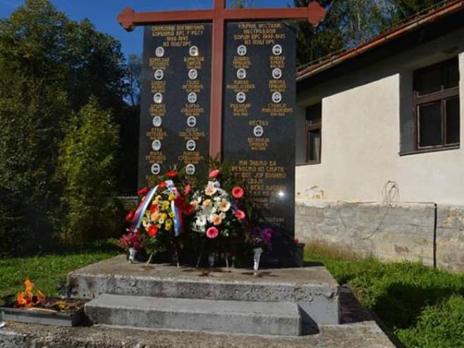 У Подгори код Лопара служен парастос погинулим борцима (Фото: semberija.info) У Подгори код Лопара служен парастос погинулим борцима (Фото: semberija.info) -