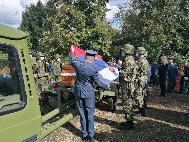 Сахрањени пилоти Звонко Васиљевић и Дејан Крсник - Фото: ТАНЈУГ