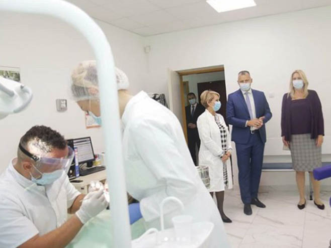 Цвијановић у посјети "Денталној клиници" Цвијановић у посјети "Денталној клиници" - Фото: СРНА