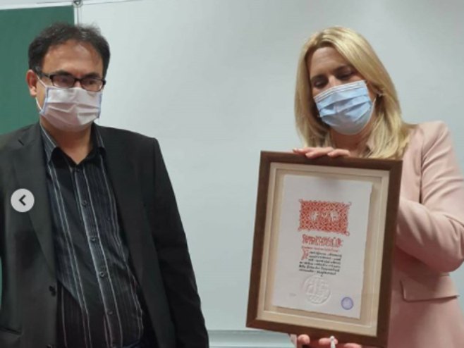 Предсједници Српске реплика насловне стране књиге Горажданске штампарије (Фото:Instagram) Предсједници Српске реплика насловне стране књиге Горажданске штампарије (Фото:Instagram) -