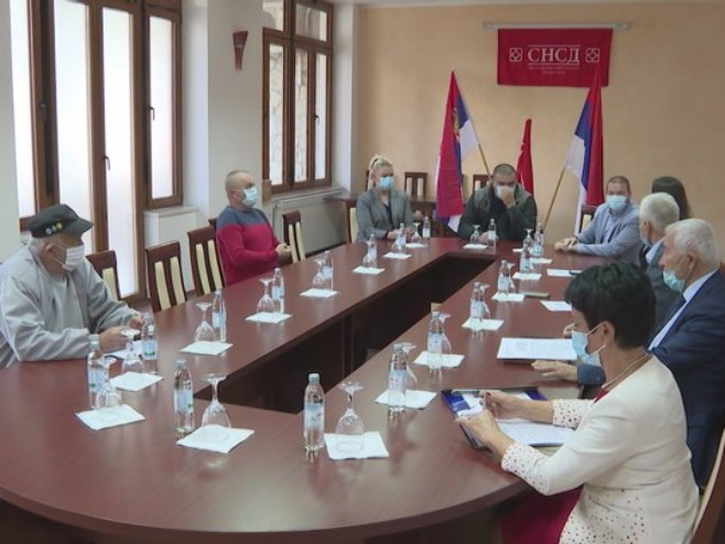 Дрвар: Шпирић са начелницима општина Дрвар: Шпирић са начелницима општина - Фото: РТРС