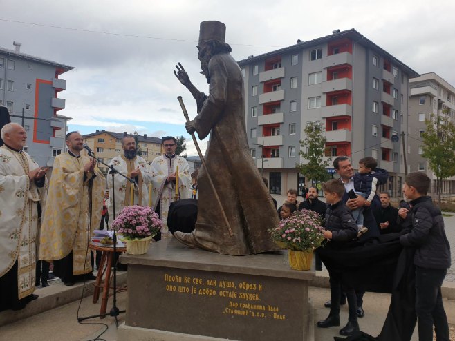 Пале - освештан споменик патријарха Павла Пале - освештан споменик патријарха Павла - Фото: СРНА