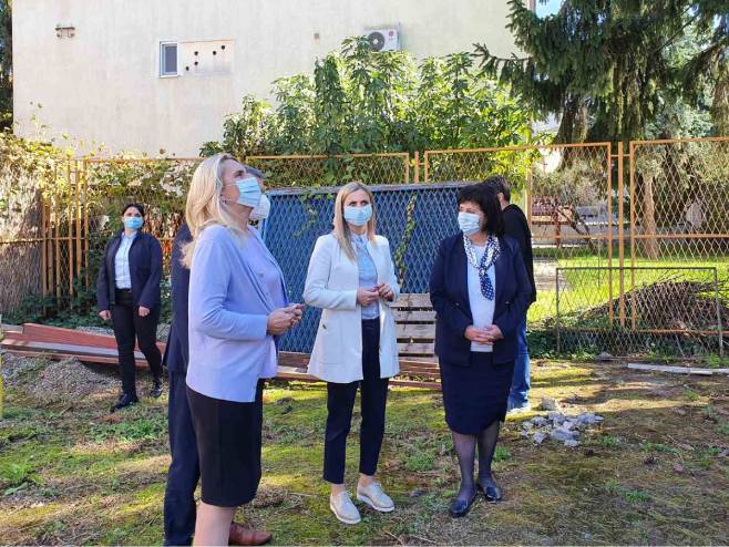 Цвијановић обишла предшколску установу "Наша дјеца" и вртић "Невен" Цвијановић обишла предшколску установу "Наша дјеца" и вртић "Невен" - Фото: РТРС