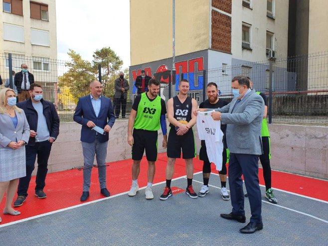 Promocija novog sportskog terena u naselju Ante Јakić (foto: RTRS)