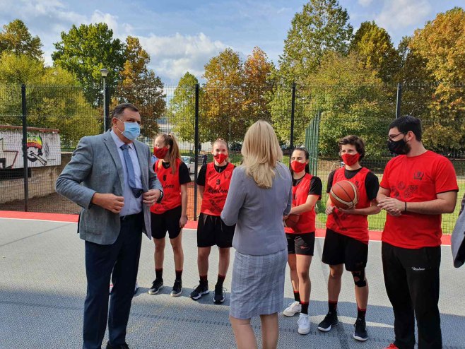 Promocija novog sportskog terena u naselju Ante Јakić (foto: RTRS)