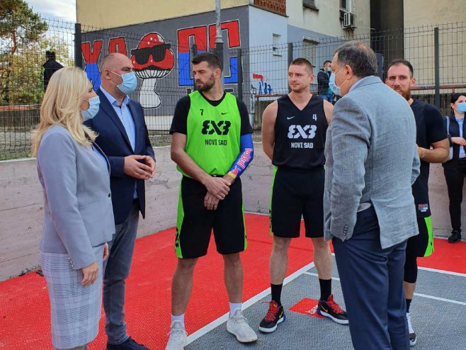 Цвијановић, Додик и Радојичић са шампионима из Србије Цвијановић, Додик и Радојичић са шампионима из Србије -