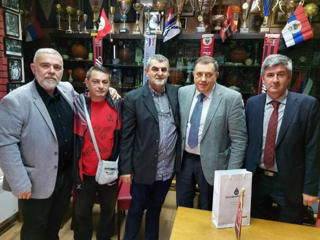 Милорад Додик посјетио ЖКК "Млади Крајишник" Милорад Додик посјетио ЖКК "Млади Крајишник" - Фото: СРНА