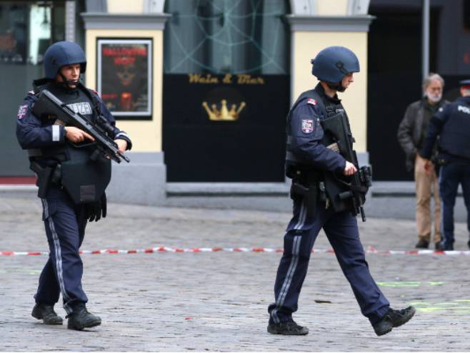 Полиција у Бечу (фото: Танјуг / AP) Полиција у Бечу (фото: Танјуг / AP) -