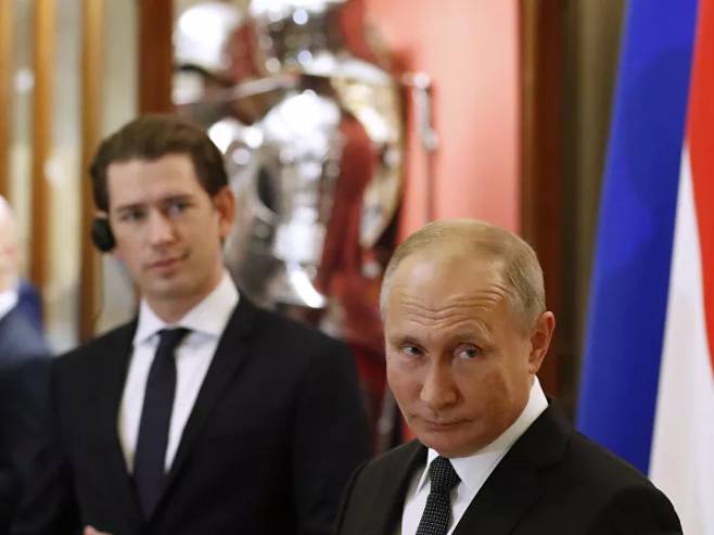 Владимир Путин и Себастијан Курц - Фото: AP