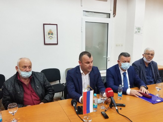 Симић и Јањић одустали од кандидатуре - подршка Грујичићу Симић и Јањић одустали од кандидатуре - подршка Грујичићу - Фото: СРНА