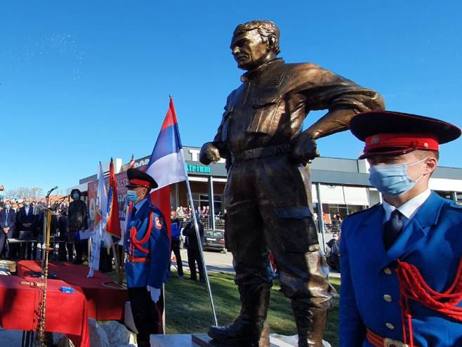 Откривање бисте Новици Гушићу (Фото: Архив) Откривање бисте Новици Гушићу (Фото: Архив) -