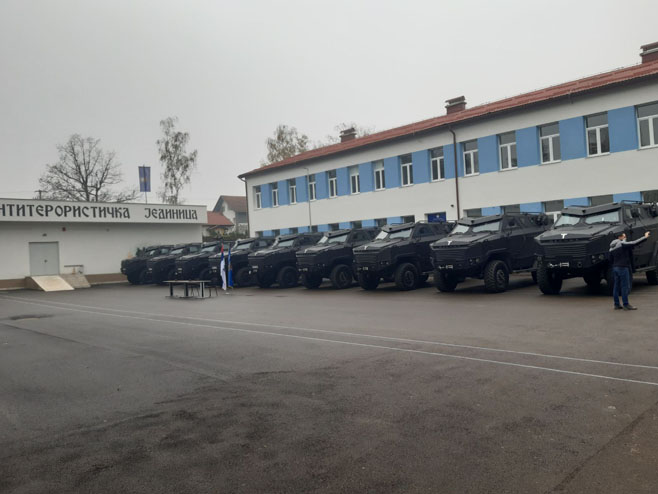 Уручена четири теренска возила Деспот (Фото: АТВ)