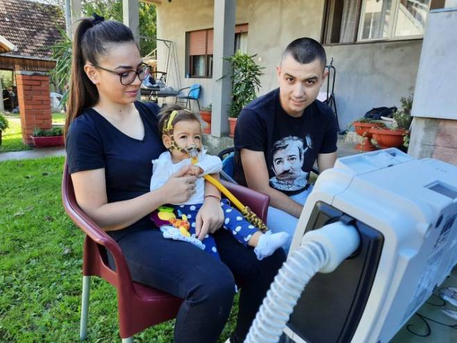 Дјевојчица Миња Матић и њени родитељи (Фото: glassumadije.rs) Дјевојчица Миња Матић и њени родитељи (Фото: glassumadije.rs) -