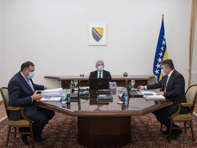 Чланови Предсједништва БиХ Чланови Предсједништва БиХ - Фото: www.predsjednistvobih.ba