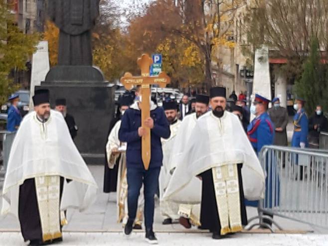 Поворка са тијелом блаженопочившег патријарха српског Иринеја Поворка са тијелом блаженопочившег патријарха српског Иринеја - Фото: СРНА
