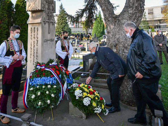 Полагање вијенаца на бањалучком гробљу "Свети Пантелија" - Фото: СРНА