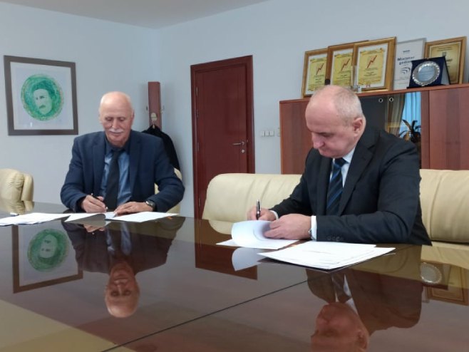 Поптисивање уговора Поптисивање уговора - Фото: РТРС
