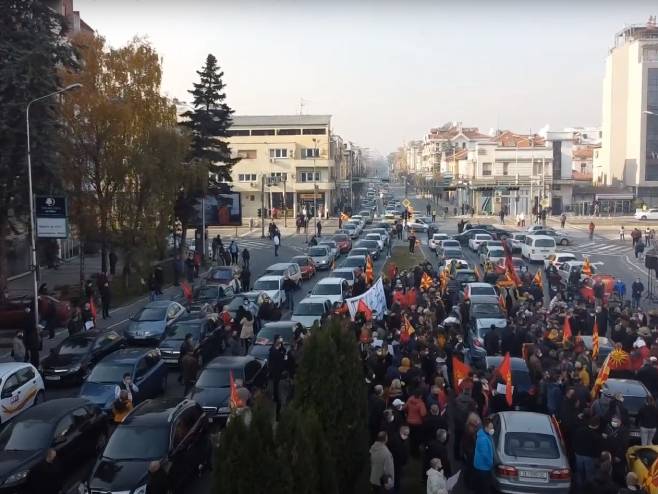 Протест у Скопљу, траже оставку Заева Протест у Скопљу, траже оставку Заева - Фото: Screenshot/YouTube