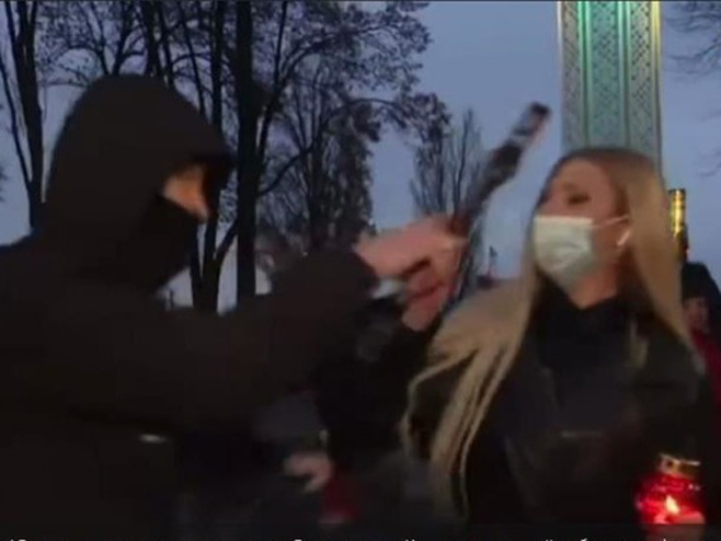 Напад на украјинску новинарку - Фото: Screenshot