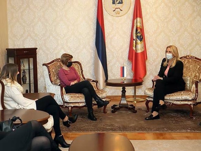 Подршка хуманитарној акцији "С љубављу храбрим срцима" (фото: instagram.com/zeljka.cvijanovic) Подршка хуманитарној акцији "С љубављу храбрим срцима" (фото: instagram.com/zeljka.cvijanovic) -