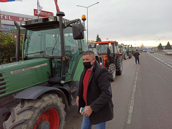 Протест пољопривредника на Рачи - Фото: РТРС