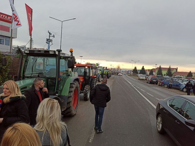 Протест пољопривредника на Рачи 