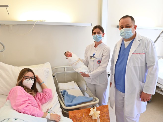 Прворођена беба у Српској - Фото: РТРС