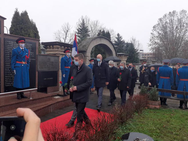 Полагање вијенаца на Споменик палим борцима ВРС (Фото: РТРС)