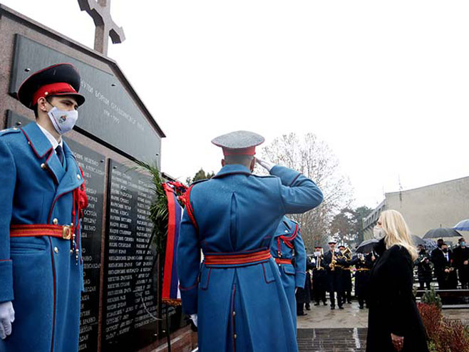 Полагање вијенаца на Споменик палим борцима ВРС - Фото: РТРС