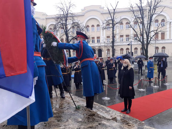 Полагање вијенаца на споменик борцима НОР-а - Фото: РТРС