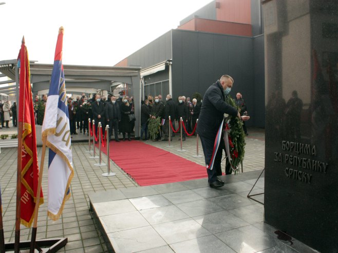 Modriča - Dan Republike - polaganje vijenaca (Foto: SRNA)