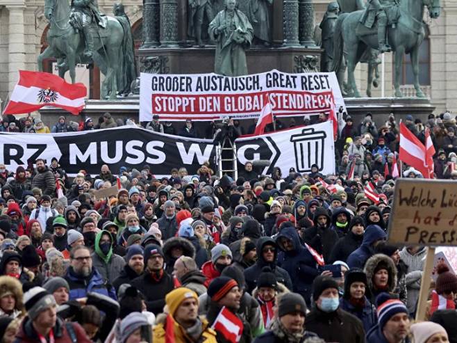 Велики протест против закључавања у Бечу (Фото: https://rs.sputniknews.com/) - 