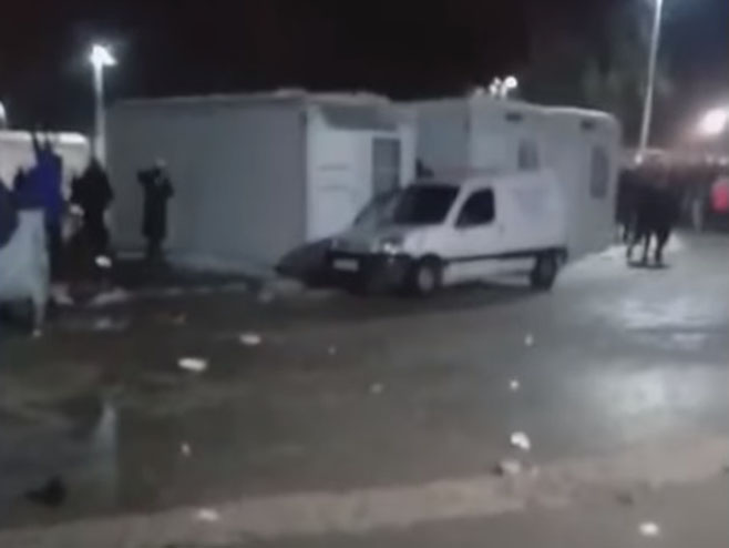 Блажуј - сукоб полиције и миграната Блажуј - сукоб полиције и миграната - Фото: Screenshot
