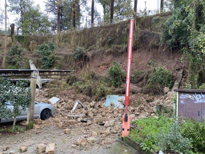 Obrušio se potporni zid (Foto: Radio Јadran)