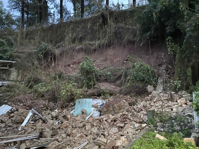 Obrušio se potporni zid (Foto: Radio Јadran)