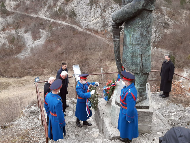 Положен вијенац на споменик вожду Карађорђу - Фото: СРНА