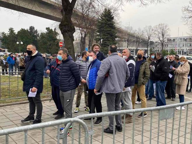 На Сајму почела вакцинација београдских таксиста (фото: beograd.rs) - 