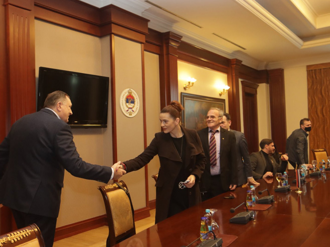 Milorad Dodik sa glumcima "Dara iz Јasenovca" 