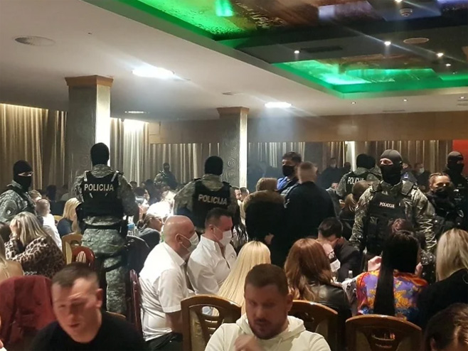 Рација на Илиџи - полиција у ресторану Рација на Илиџи - полиција у ресторану - Фото: klix.ba