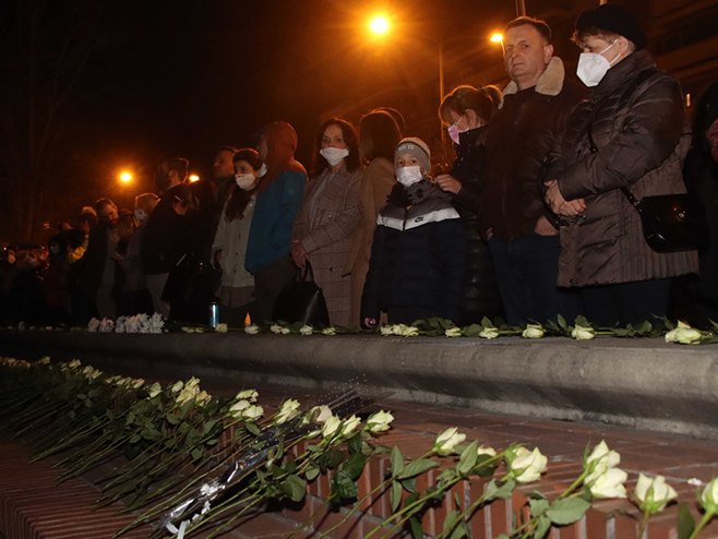Нови Сад: Опроштај од Балашевића (Фото: РТВ Војводине) Нови Сад: Опроштај од Балашевића (Фото: РТВ Војводине) -