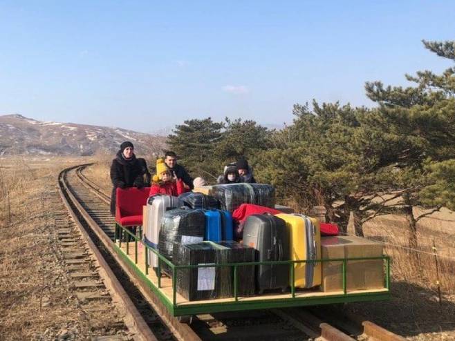 Руске дипломате напустиле Сјеверну Кореју на пружним колицима (Фото: RUSSIAN FOREIGN MINISTRY/FACEBOOK) - 