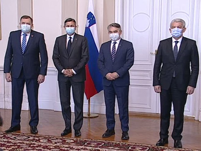 Пахор са Додиком, Комшићем и Џаферовићем Пахор са Додиком, Комшићем и Џаферовићем - Фото: РТРС