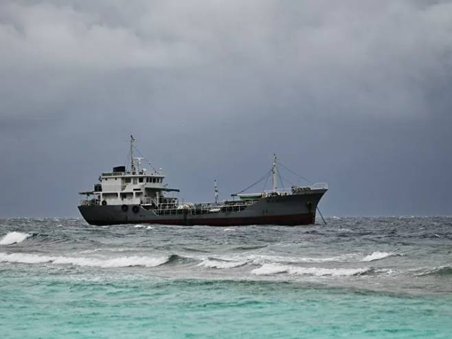 Снимљен брод који лебди изнад мора (Фото: rs-lat.sputniknews.com) Снимљен брод који лебди изнад мора (Фото: rs-lat.sputniknews.com) -