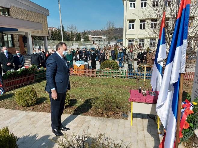 Додик полаже вијенце у Источном Сарајеву - Фото: СРНА